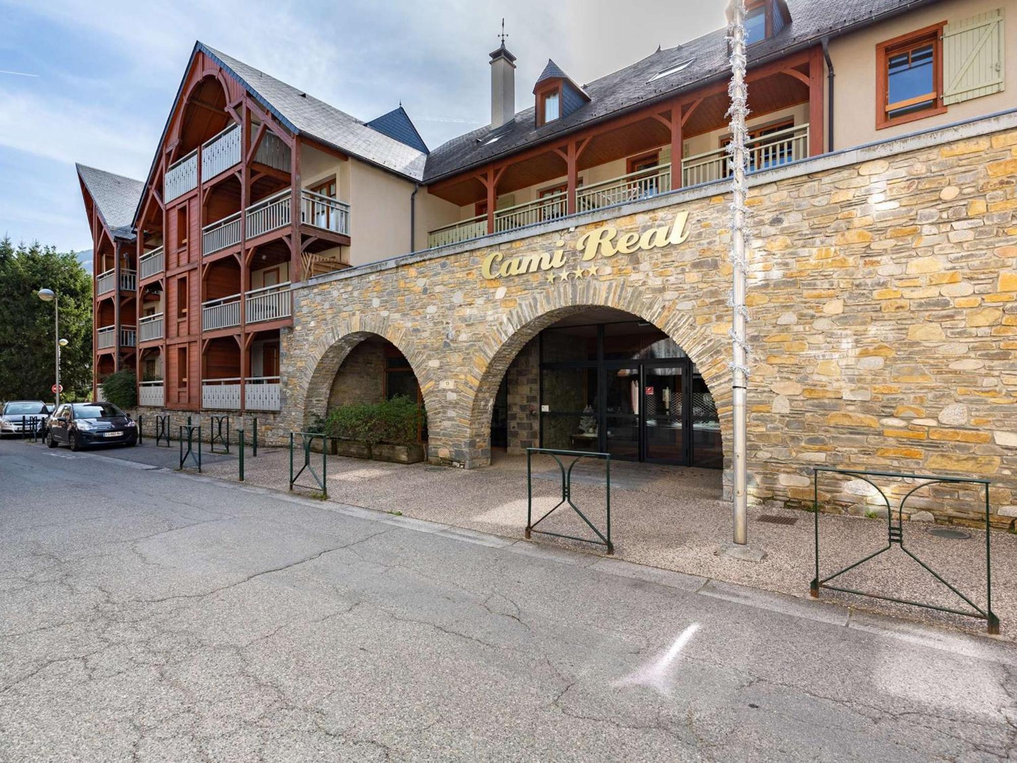 Appartement De 70 M² Au Centre-Ville Avec Piscine, Hammam, Sauna Et Balcon Bien Expose - Fr-1-296-392 サン・ラリー・スラン エクステリア 写真